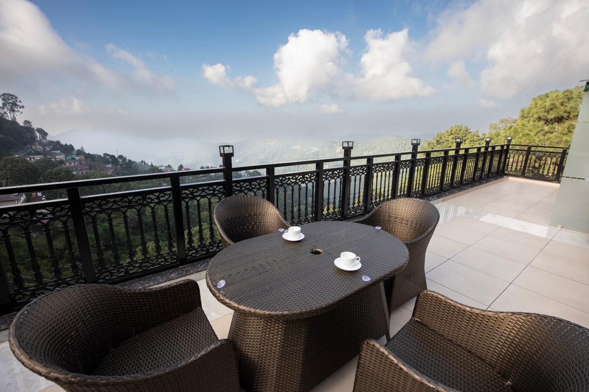 Luxe Resorts - Centrally Heated Air Conditioned Hotel In The Heart Of Kasauli Luaran gambar